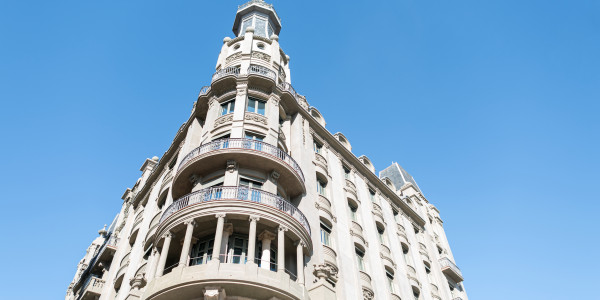 Pintar Fachadas de Empresas / Negocios / Locales Comerciales en Madrid · Restauración de Fachadas Antiguas