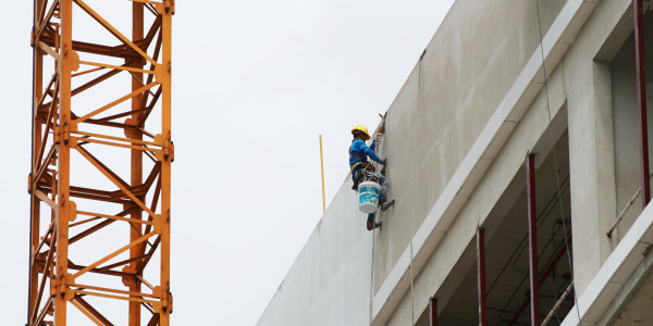 Trabajos Verticales en Fachadas de Edificios / Viviendas en Madrid · Pintar Edificios de Construcción de Obra Nueva